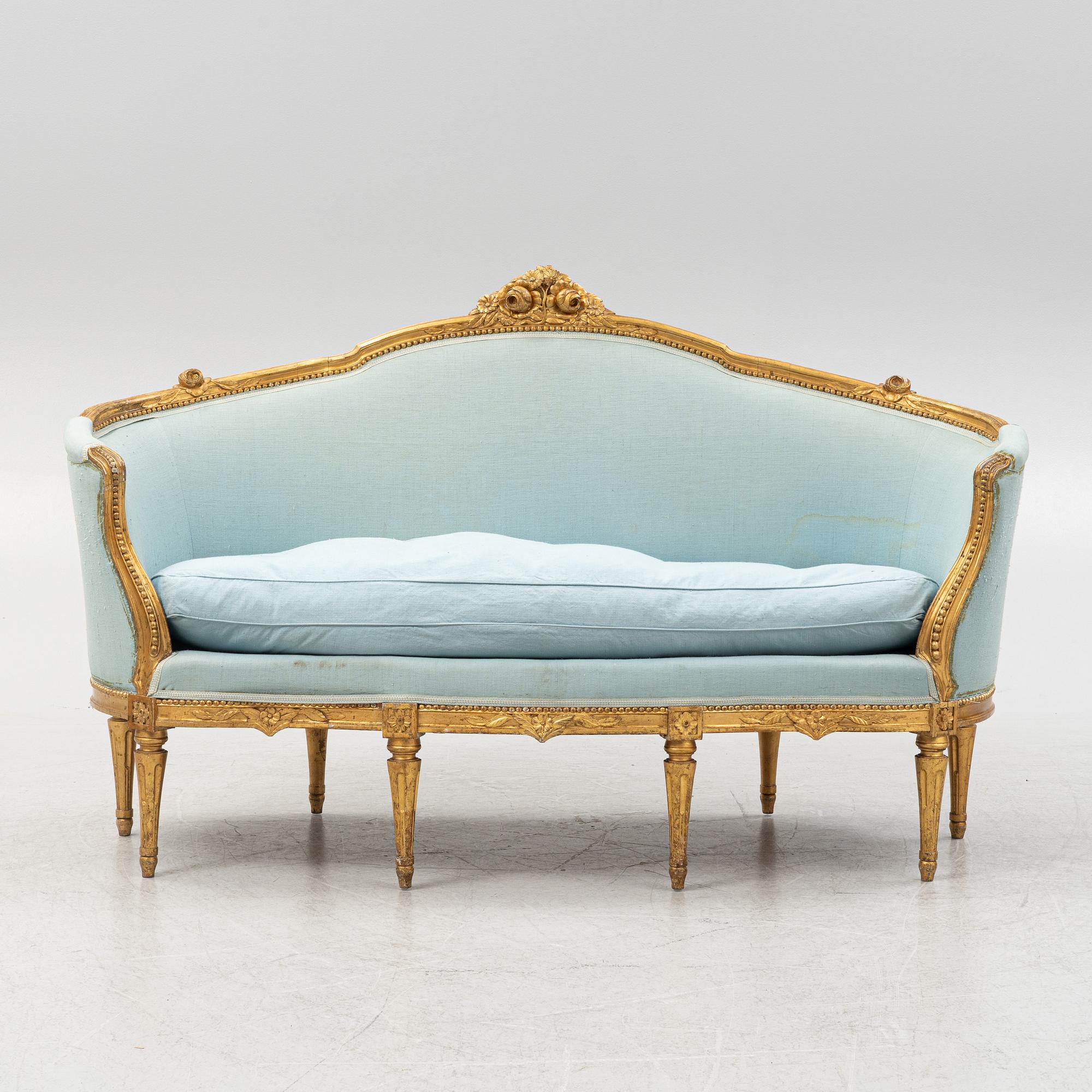 Karmstolar, ett par, samt soffa, Louis XVI-stil, omkring år 1900.