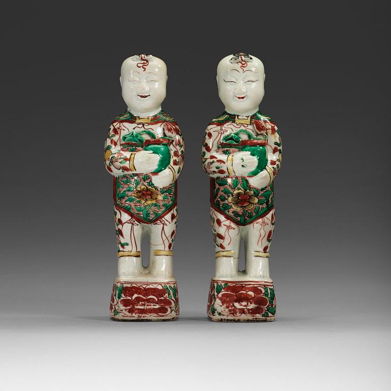 A pair of famille verte figures, Qing dynasty, Kangxi (1662-1722).
