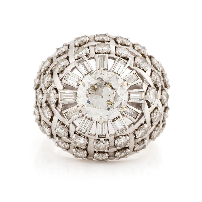 A platinum ring with an old-cut diamond ca 1.90 cts ca I/J i.