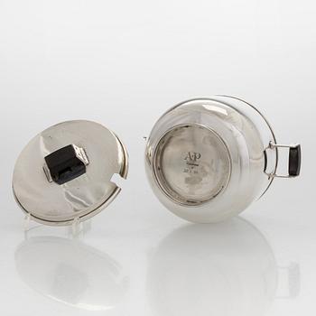 Mauno Honkanen, Sauce bowl with ladle, silver and rosewood, Tillander, Helsinki, 1958 and 1960.
