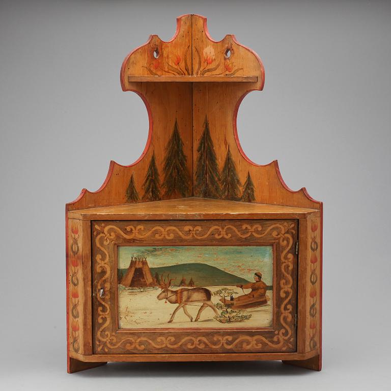 HÖRNSKÅP, allmogestil, Norrland, 1900-tal.