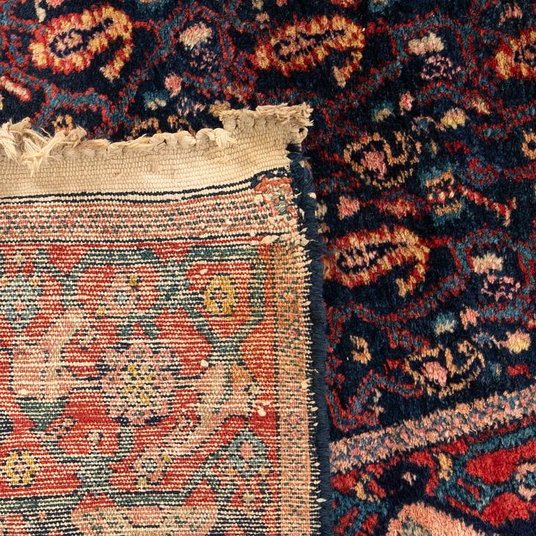 Senneh rug gallery semi-antique 285x123 cm.