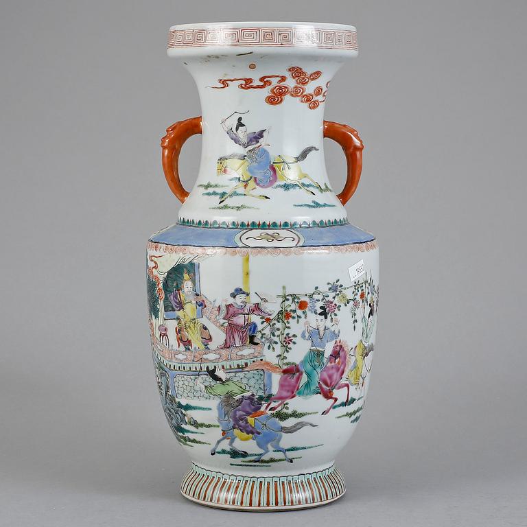 VAS, porslin, Kina, sent 1800-tal.
