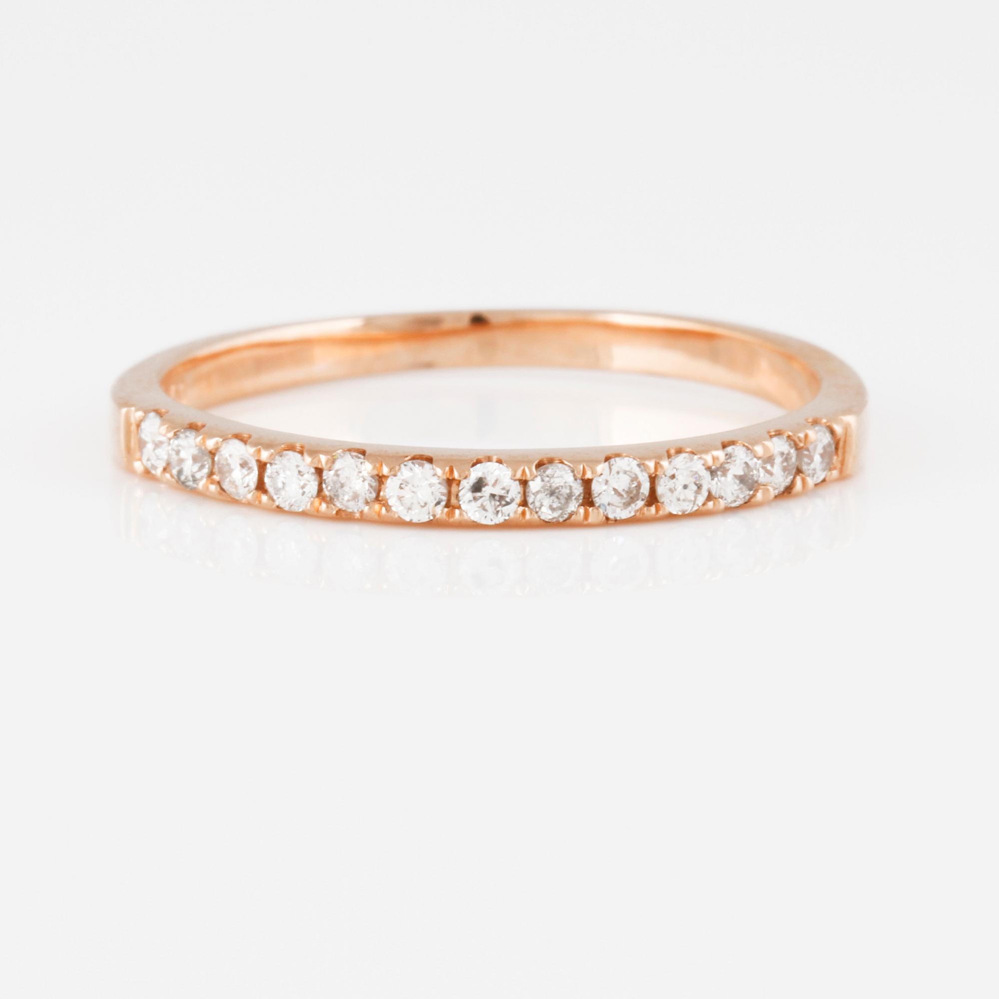 RING, 18K roséguld med briljantslipade diamanter ca 0.20 ct. Vikt 1,6 gram.