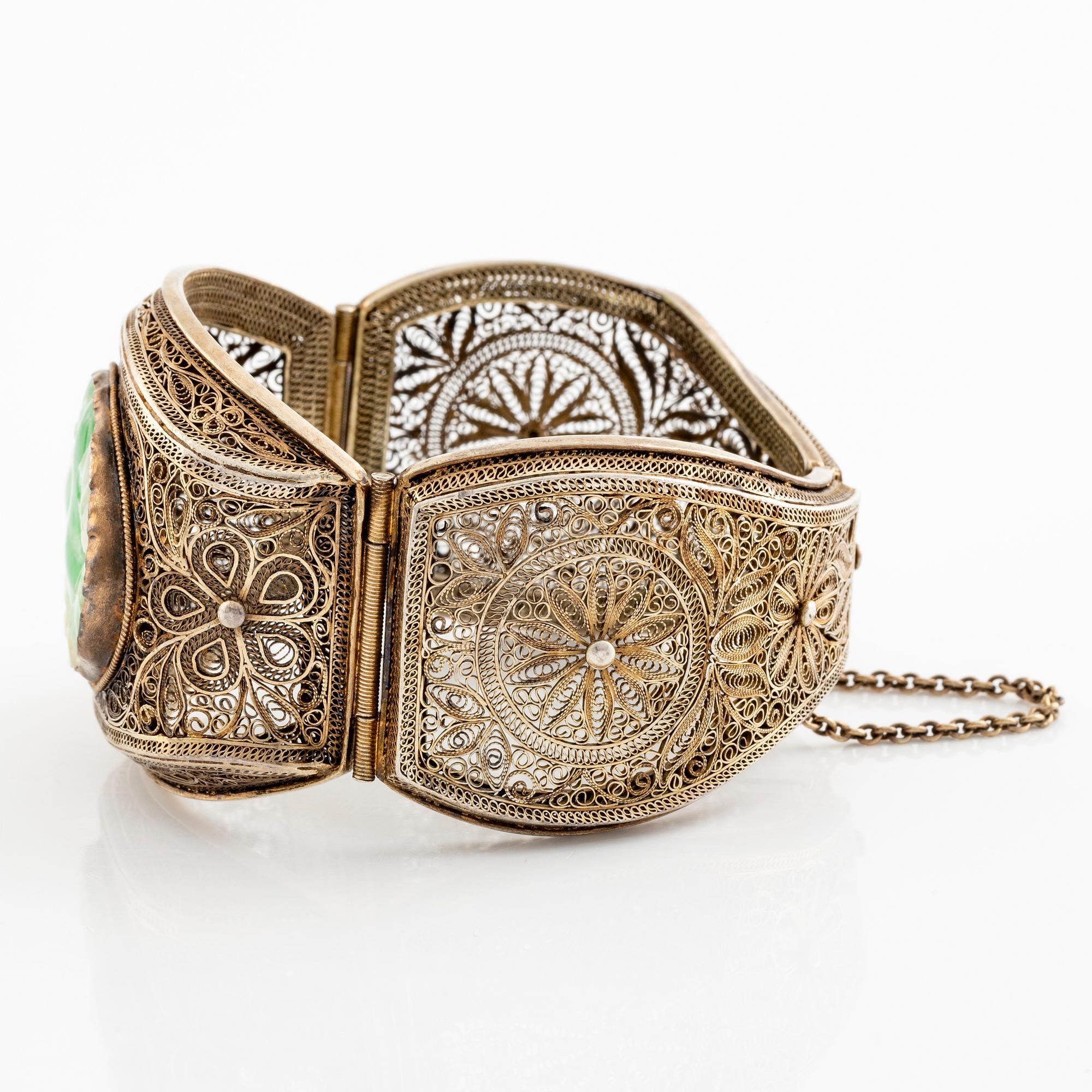 Armband, silver och infärgad nefrit, Kina, 1900-talets början.