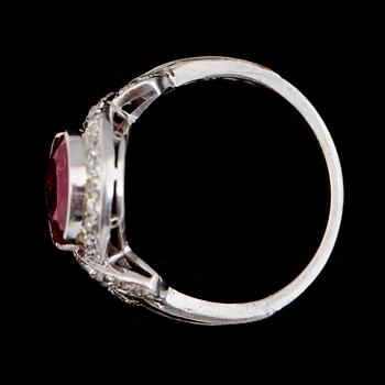 RING, 14K vitguld, diamanter samt rubiner, 1900-talets mitt.