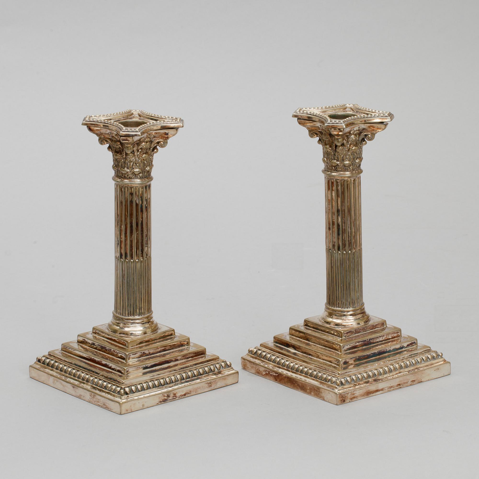 LJUSSTAKAR, ett par, pläter. England.