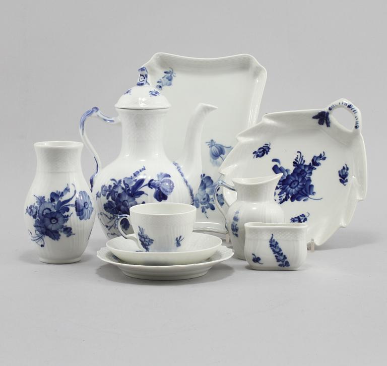 KAFFESERVISDELAR, 24 delar, porslin, "Blå Blomst" Royal Copenhagen, Danmark, 1900-talets andra hälft.