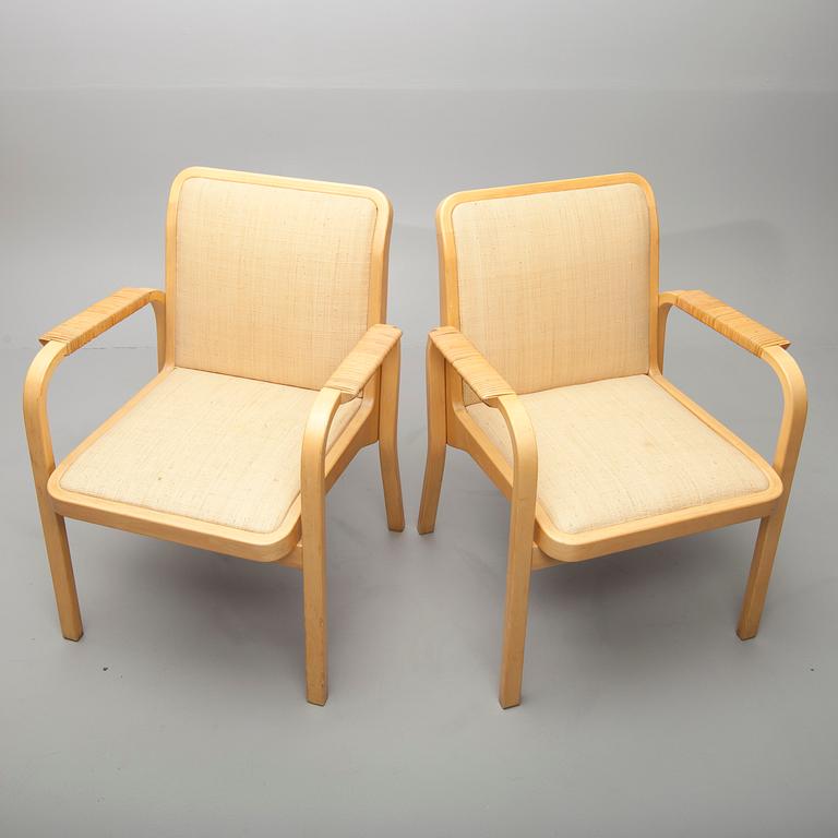 KARMSTOLAR, ett par, modell 45, Alvar Aalto, Artek. Modellen formgiven 1947.