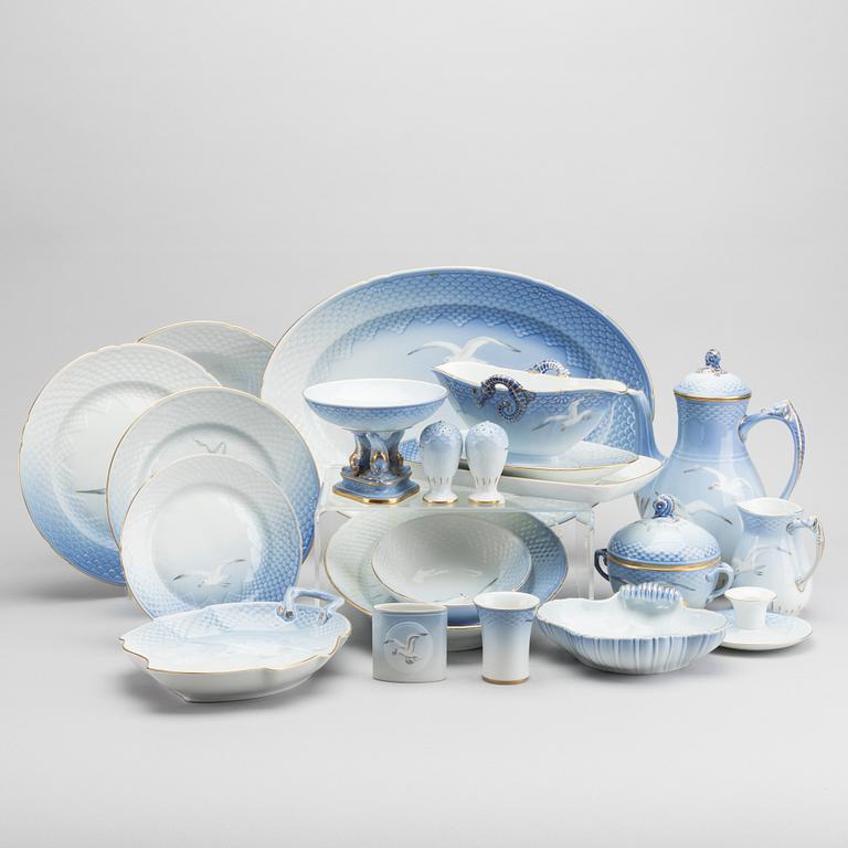 MATSERVIS, porslin, 90 delar, "Blå Måsen", Bing & Gröndahl, Danmark.
