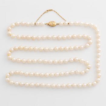 Collier odlade pärlor lås 14K guld med diamanter.