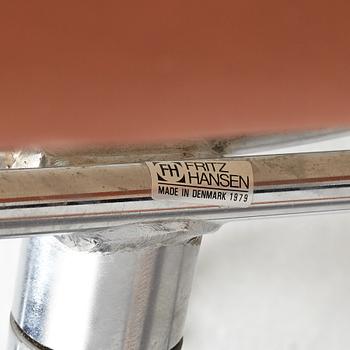 JENS AMUNDSEN, ett par fåtöljer och bord, "SAS Chair Series",  Fritz Hansen, Danmark 1979.