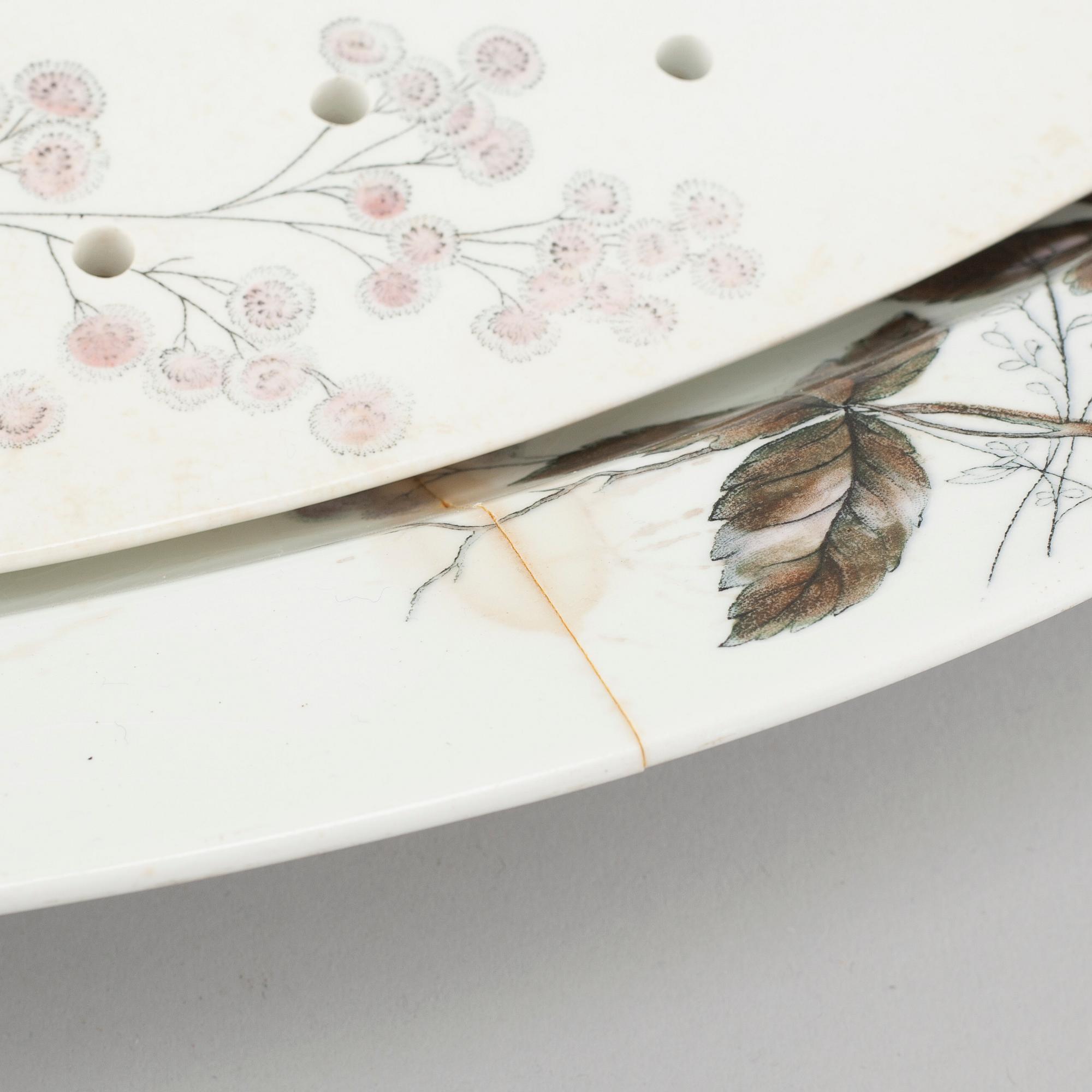 98 pieces of earthenware tableware from Rörstrand, model "Risa", produced between 1888- 1908.