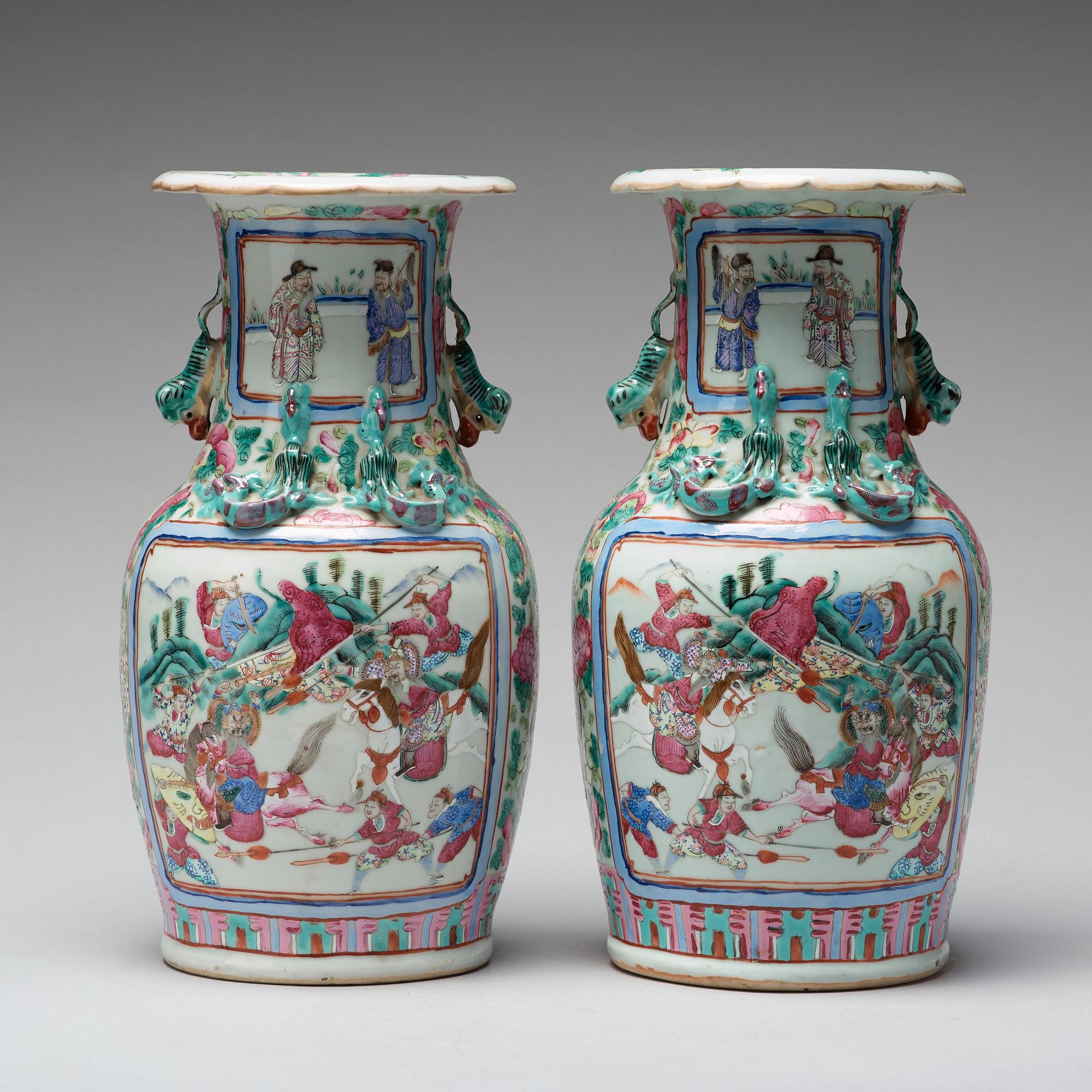 VASER, ett par, porslin. Qingdynastin, 1800-tal.