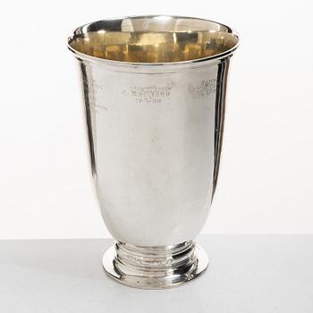 Guldsmedsaktiebolaget (GAB), A Swedish silver beaker/vase, Stockholm 1930.