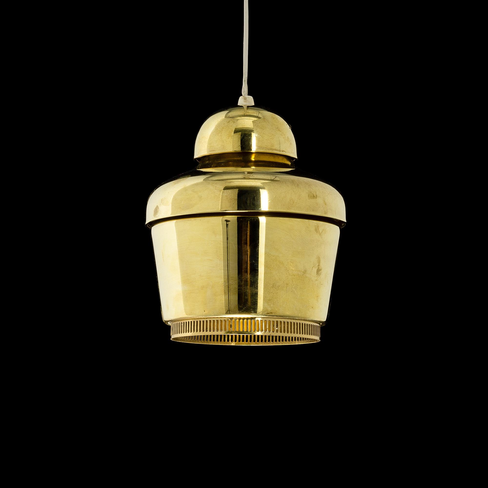 ALVAR AALTO, TAKLAMPA A 330. Golden bell. Stämplad A 330 Valaistustyö.