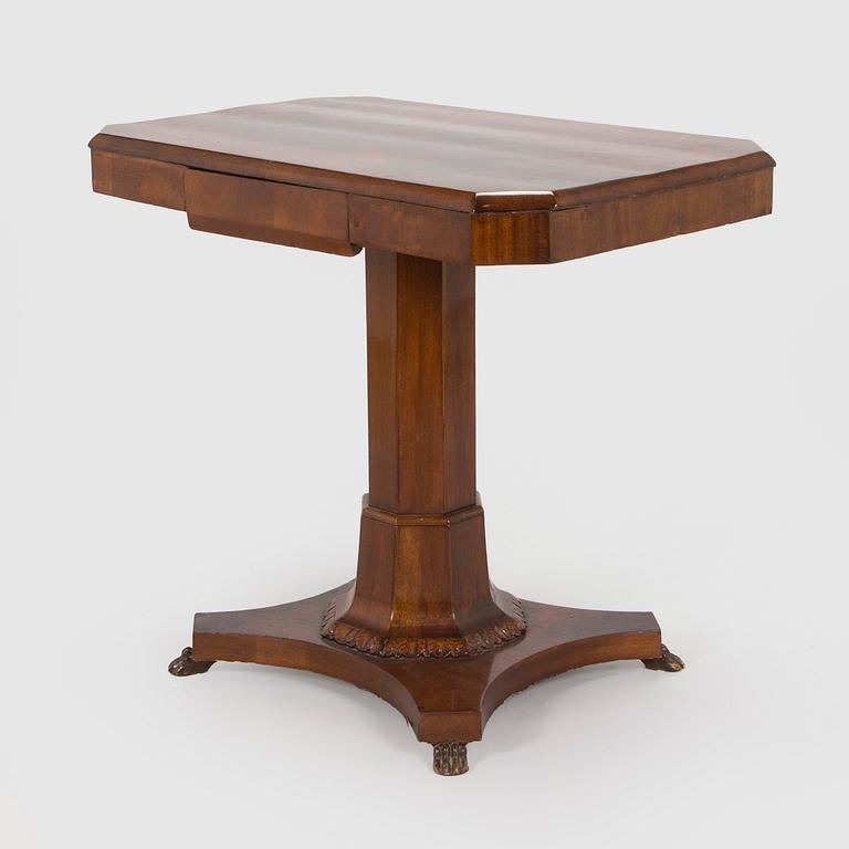 Sohva ja pöytä, biedermeier-tyyli, 1800-luvun loppupuoli.