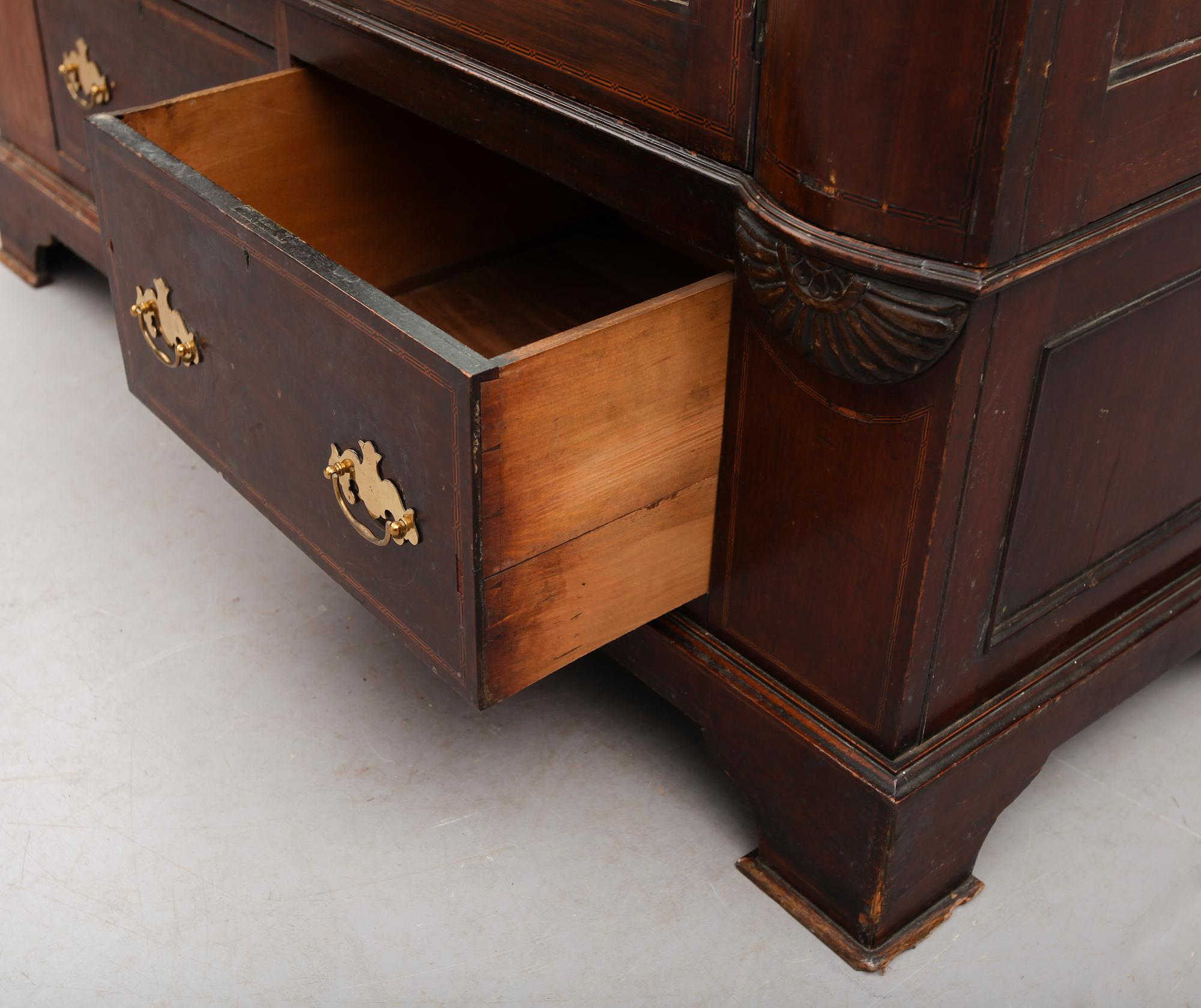 KLÄDSKÅP, England, 1900-talets första hälft.