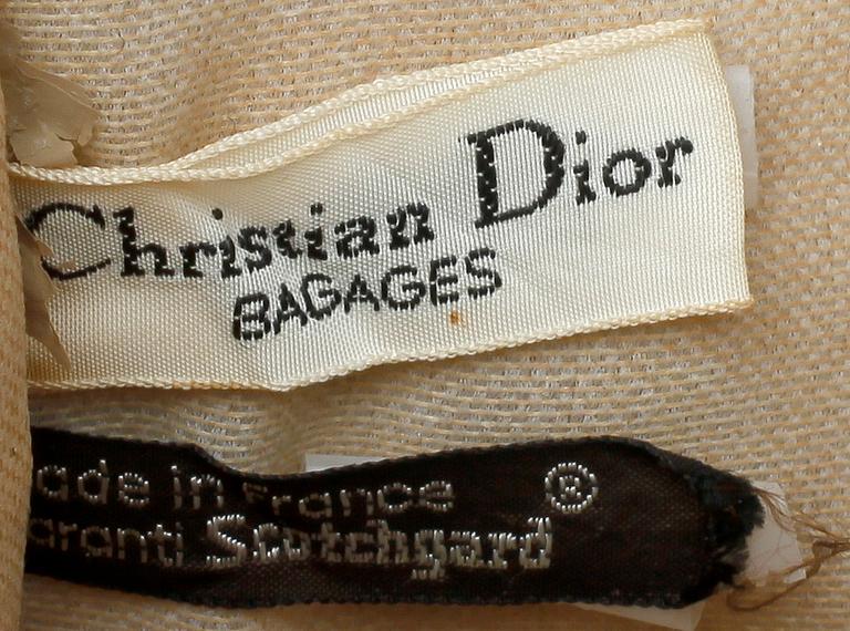 NECESSÄR, SCARF samt  två SKÄRP, Christian Dior.