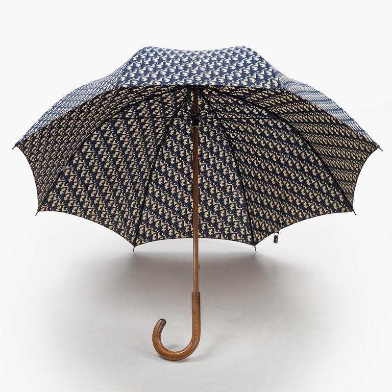 Christian Dior, an umbrella.