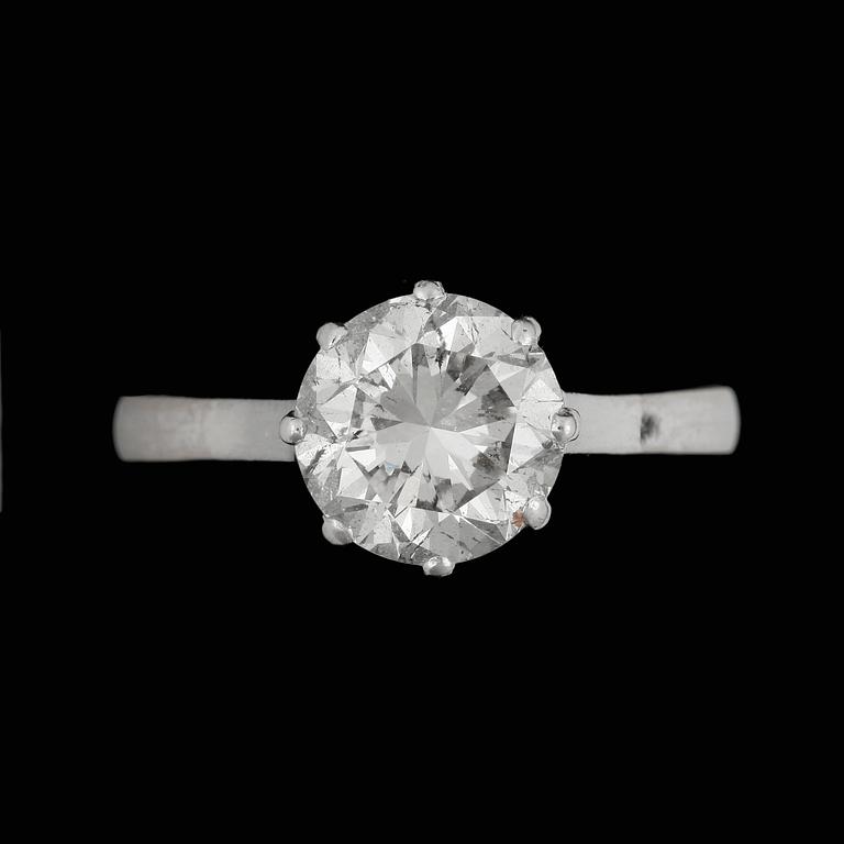 RING, 18K vitguld med briljantslipad diamant totalt ca 2.25 ct.