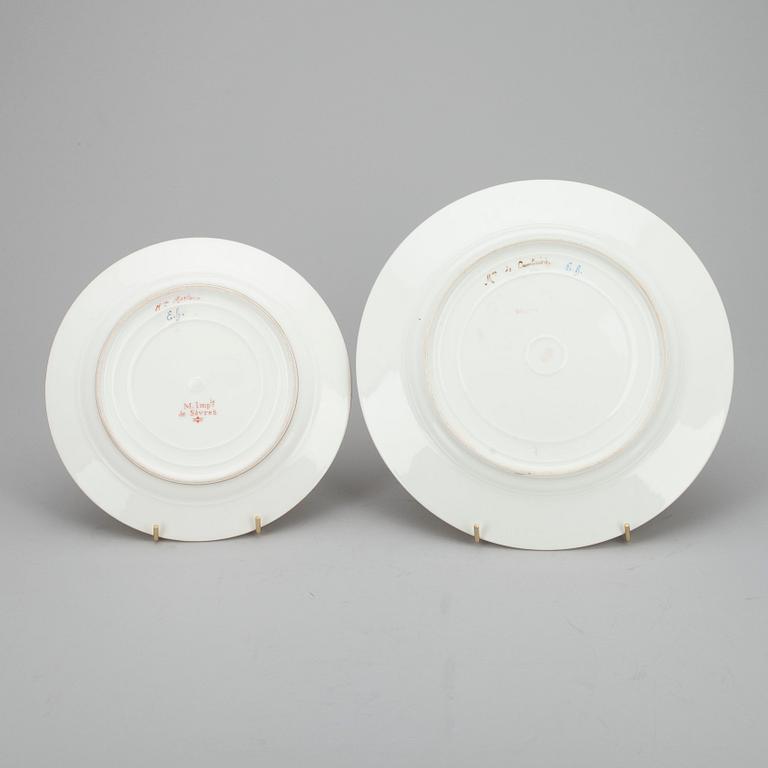 TALLRIKAR, 12 st, porslin. Tallrikarna, Sèvres 1804-1809, porträtten ca 1800-talets mitt.