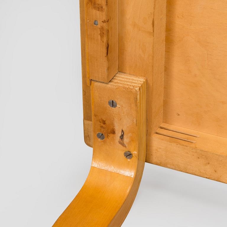 Alvar Aalto, pöytä, malli 82, O.Y. Huonekalu- ja Rakennustyötehdas A.B. 1950-luku.