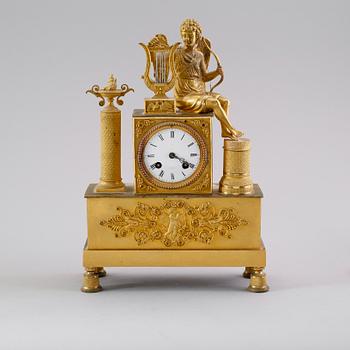 BORDSPENDYL, empire,  förgylld brons, Frankrike, 1800-talets första hälft.