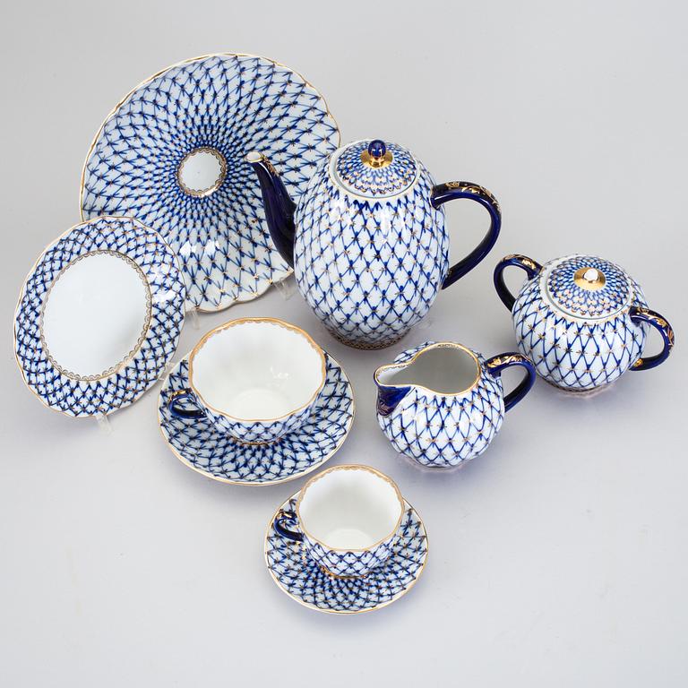 A coffee and teset of 21 pieces in porcelain, "Cobalt net", Lomonsov.