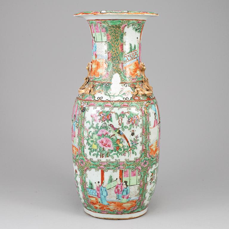 GOLVVAS, porslin. Qingdynastin, sent 1800-tal.