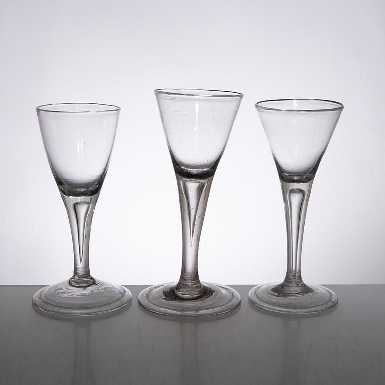 Spetsglas, 6 st, 1700-tal och spetsglas, 4 st, omkring år 1900.