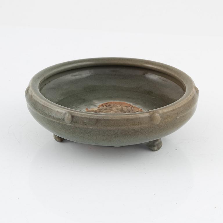 A ceramic incense burner, late Ming dynasty (1368-1644).