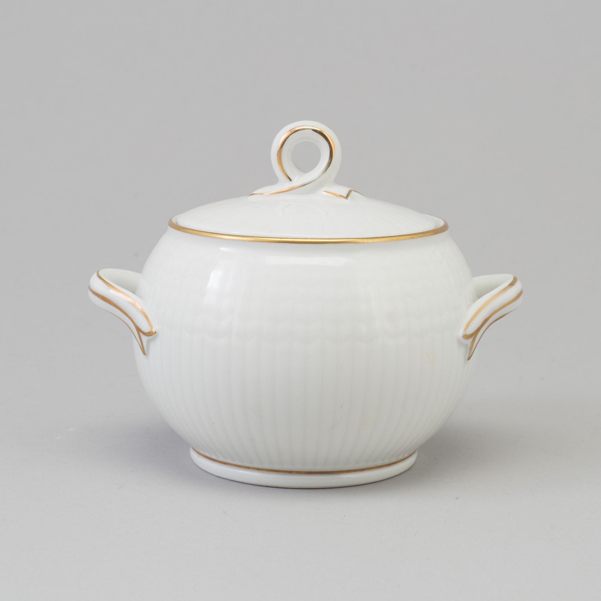 LOUISE ADELBORG, kaffeservis, 44 delar, "Swedish Grace", med guldkant, Rörstrand.