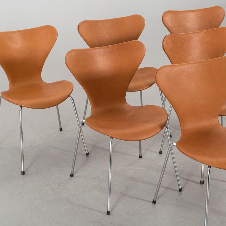 ARNE JACOBSEN, a set of 6 "Serie 7 "chairs for Fritz Hansen.