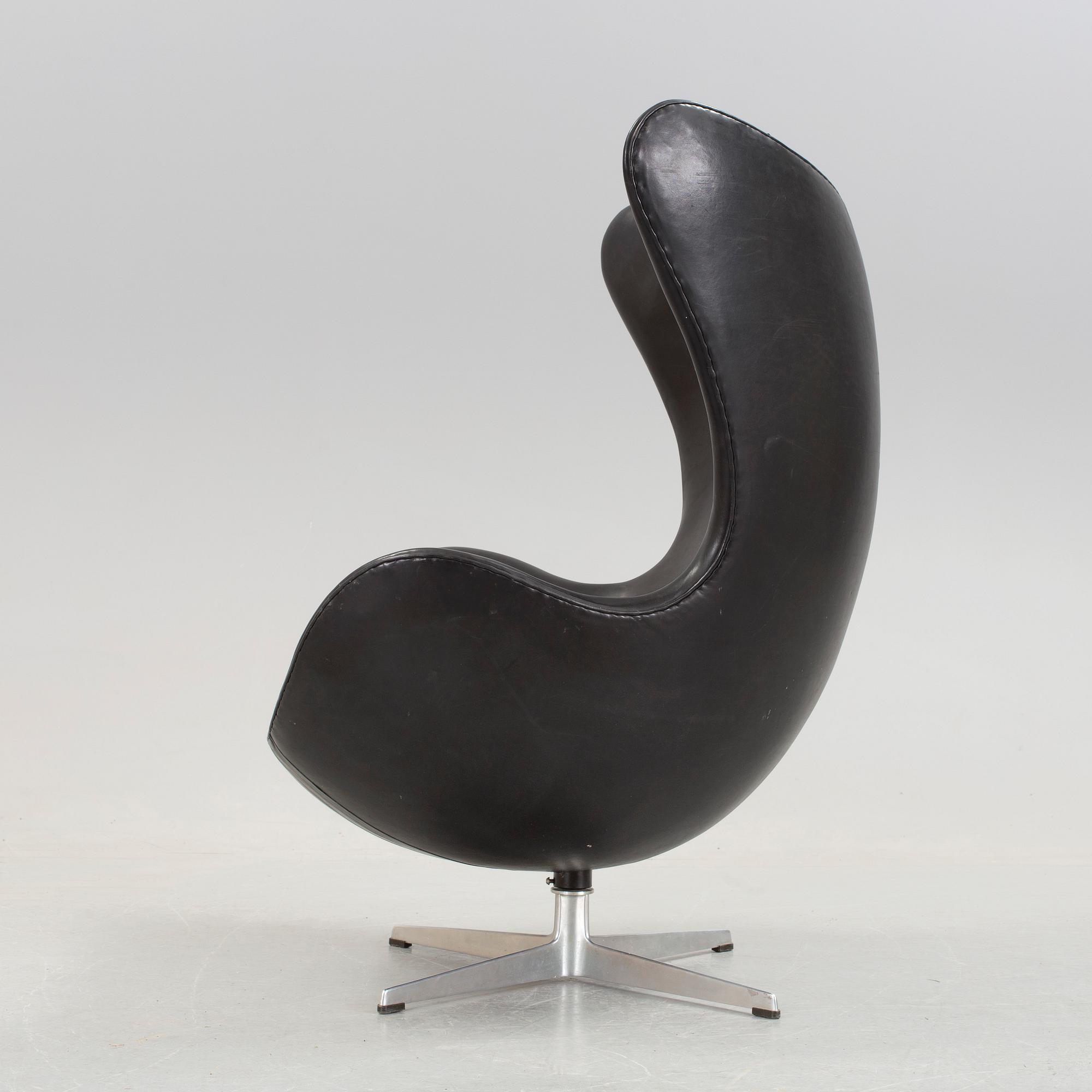 ARNE JACOBSEN, fåtölj, "Ägget", Fritz Hansen, Danmark, 1960-tal.