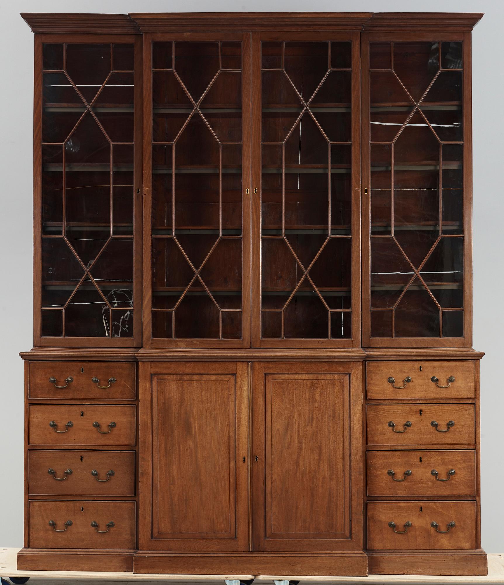 VITRINSKÅP, England, 1700/1800-tal.