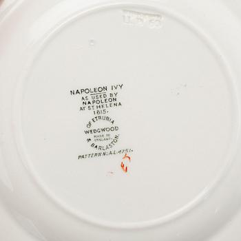 17 pieces of porcelain tableware from Wedgewood, model "Napoleon Ivy", 20th century.