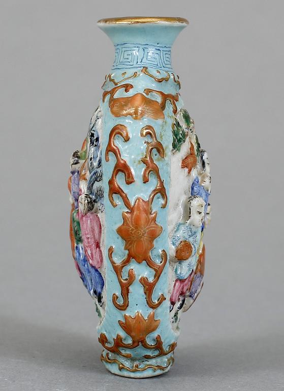 SNUSFLASKA, porslin, Kina omkring 1900.