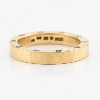 Ring 18K guld med runda briljantslipade diamanter.