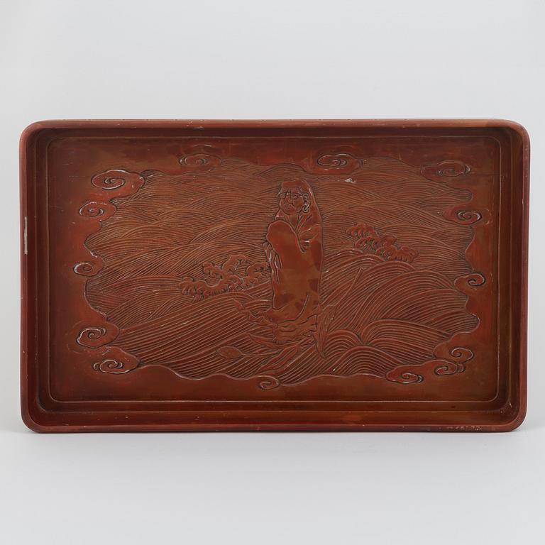 A Japanese lacquered tray, 20th century.