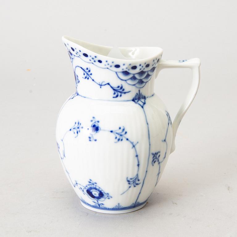 SERVIS 12+1 delar,  Musselmalet halvblonde Royal Copenhagen porslin 1900-talets senare del.