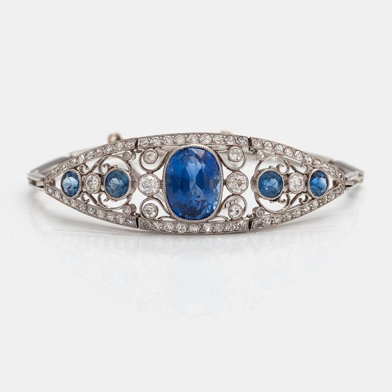 A platinum bracelet with old-cut diamonds ca. 1.46 ct in total, a synthetic sapphire and sapphires. Early 20th century.