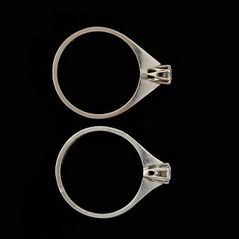 RINGAR, 2 st, vitguld 18 k, diamant 0,17 respektive 0,19 ct. Vikt ca 5,2 g.