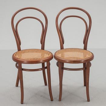 STOLAR, ett par, Thonet, 18/1900-tal, etikettmärkta.