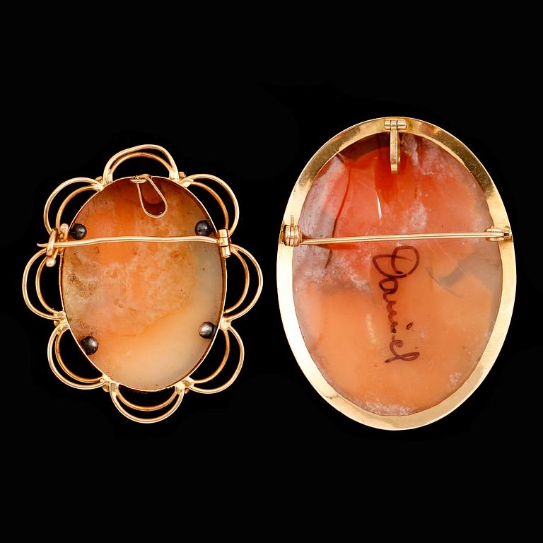 BROSCHER/HÄNGEN, 2 st, 18 k guld, kaméer, 1900-talets mitt.
