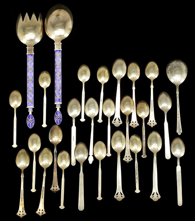 PARTI BESTICK, 27 st, silver och emalj, bland annat J Tostrup, 1900-tal. Total vikt ca 295g.