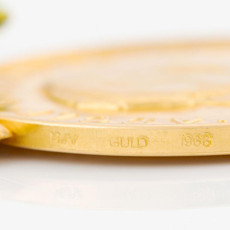 Gustav V, medalj i guld, Kungliga Patriotiska Sällskapet, 1972, med band, i etui.