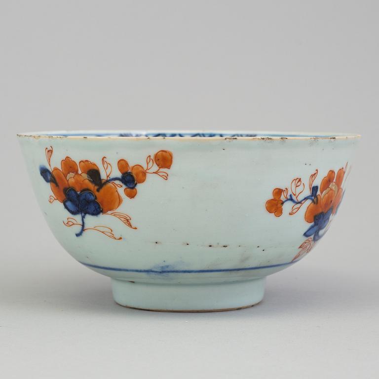 A chinese imari porcelain bowl, Qing dynasty, early 18th century.