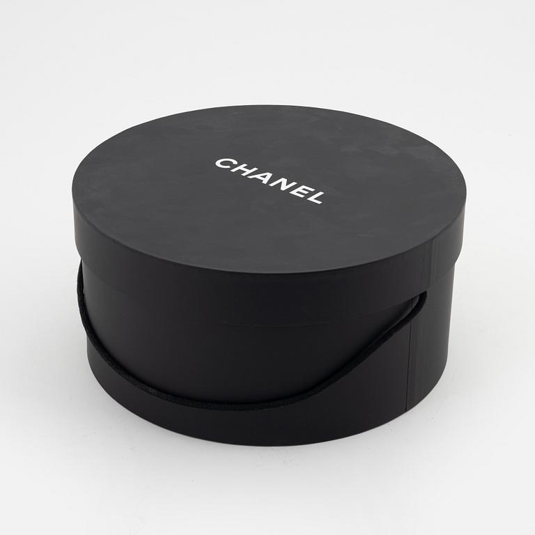 Chanel, a cotton mix bouclé beret, size S.