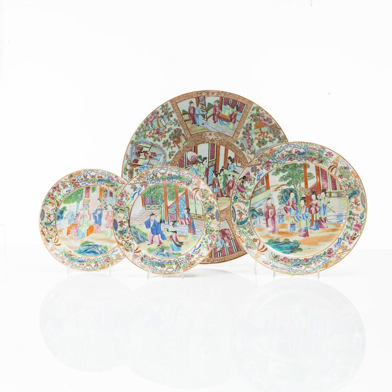A famille rose serving dish, plate and two small dishes, Qing dynasty, 19th century.